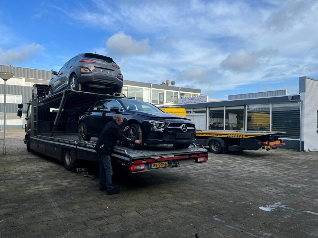 Autoberging in Volendam